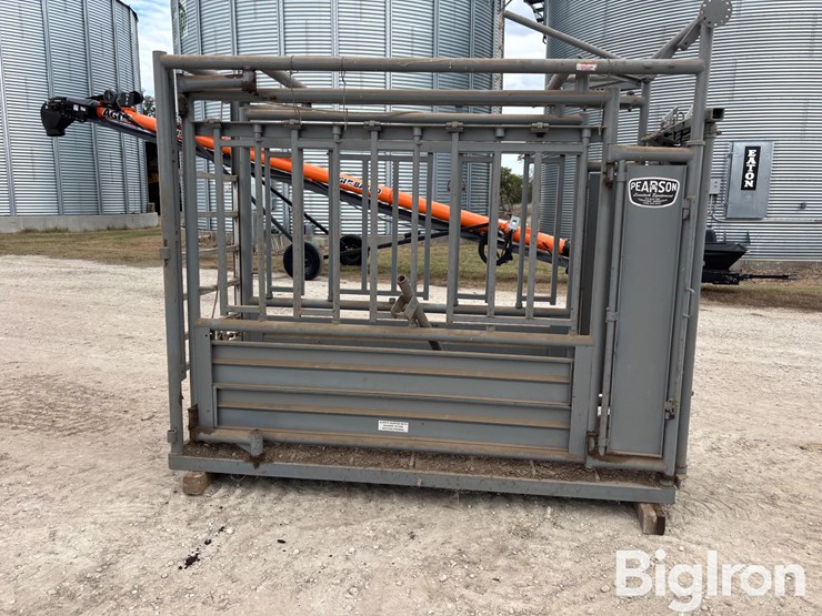 pearson-cattle-squeeze-chute-image-4