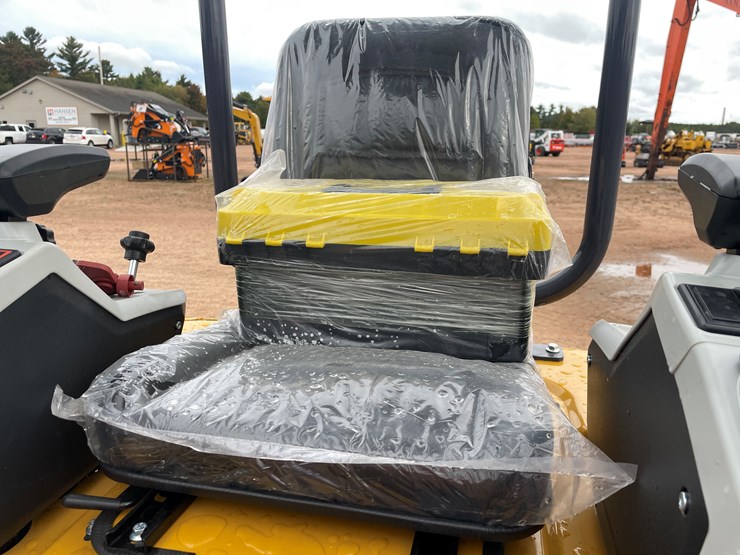 #1796-•-agt-mx20r-mini-excavator-image-28