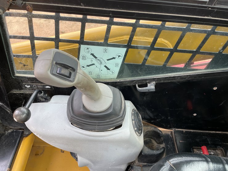 2012-caterpillar-226b3-image-31