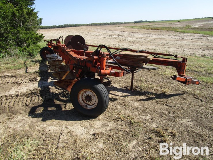 case-6x16-semi-mounted-plow-image-3
