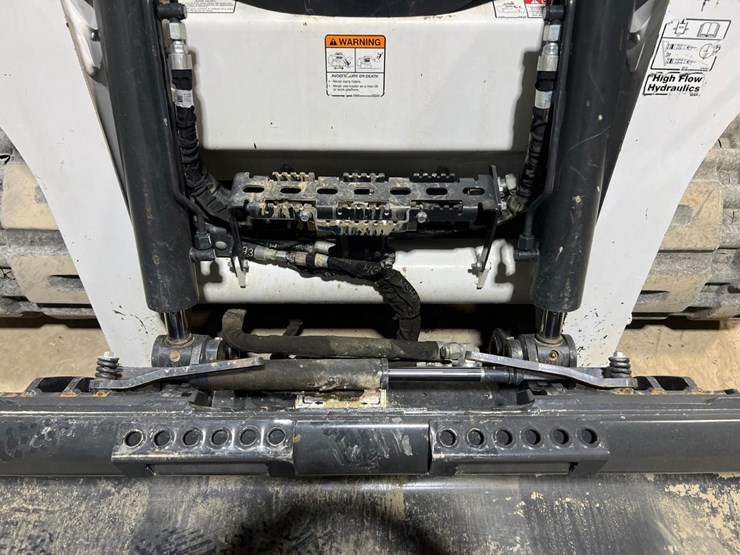 2023-bobcat-t740-image-10