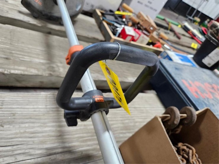 #2476-•-black-&-decker-40-volt-string-trimmer-image-8