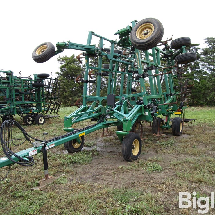 2018 Great Plains 6327UC-12 27' Ultra Chisel W/3 Bar Harrow