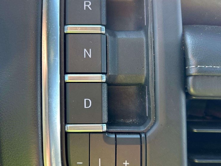 2021-chevrolet-tahoe-image-18