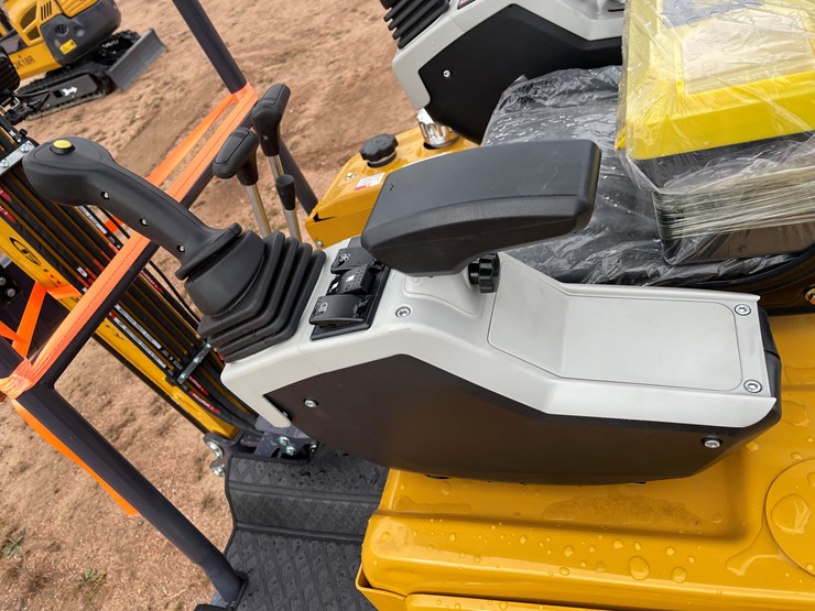 #1796-•-agt-mx20r-mini-excavator-image-27