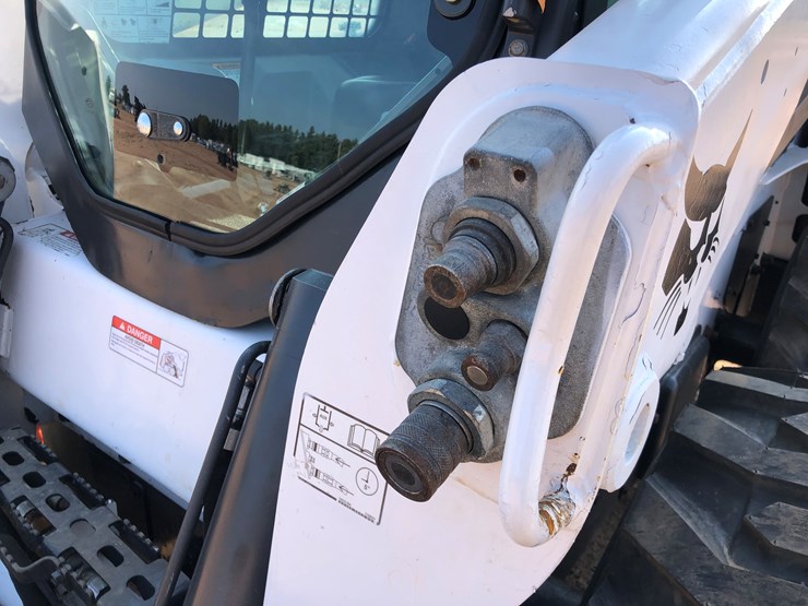 2014-bobcat-s650-image-25