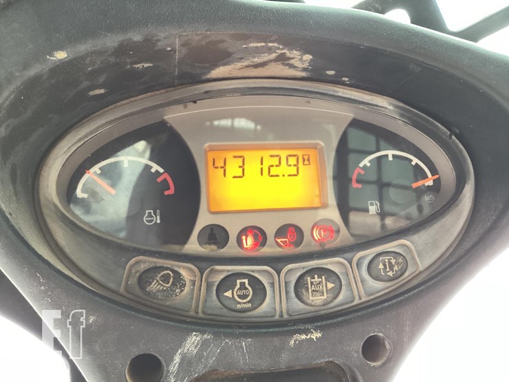 2015-bobcat-s650-image-17