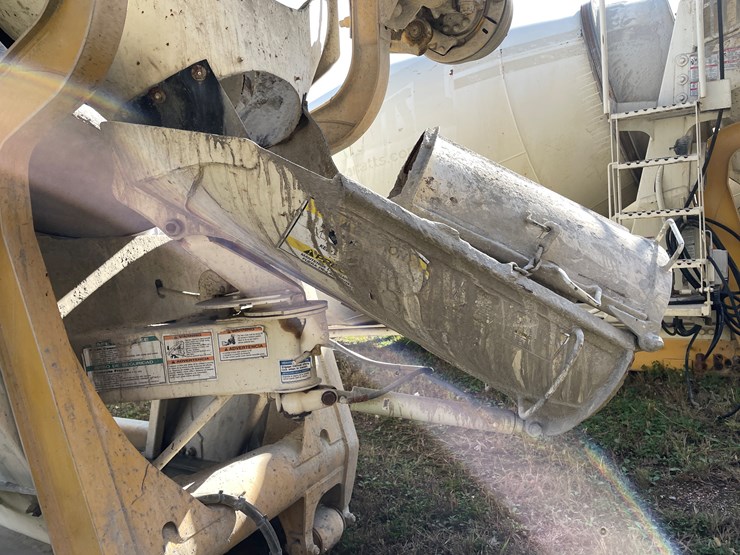 #3372-•-mcneilus-cement-mixer-drum-with-chutes-and-controls-image-18