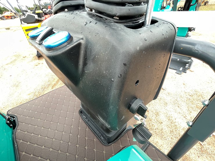 #1798-•-agt-qk16r-mini-excavator-image-8