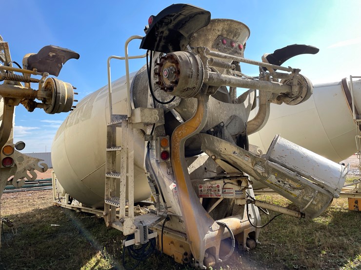 #3374-•-mcneilus-cement-mixer-drum-with-chutes-and-controls-image-5