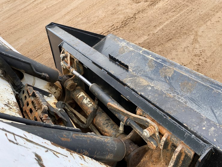 2014-bobcat-t650-image-14