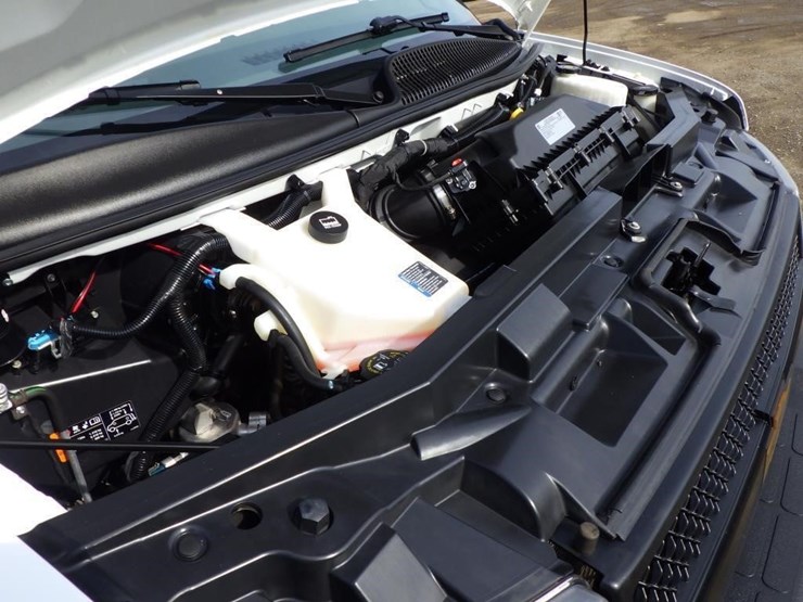 2018-chevrolet-express-2500-image-11