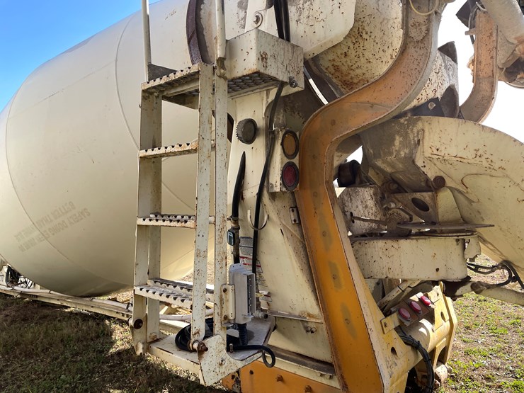 #3375-•-mcneilus-cement-mixer-drum-with-chutes-and-controls-image-7