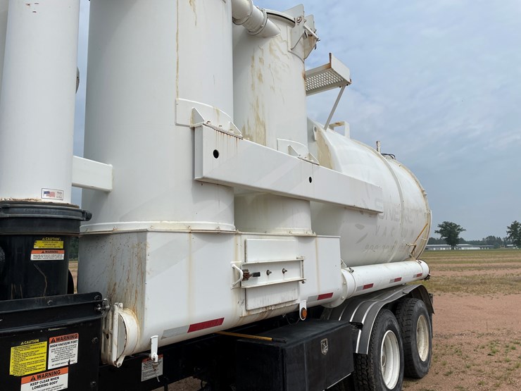 2011-peterbilt-365-image-22