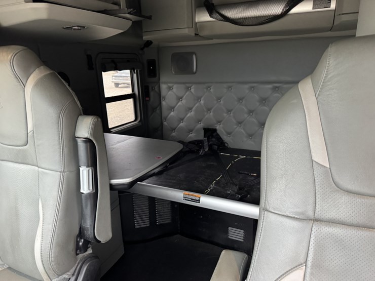 2018-kenworth-t680-image-13