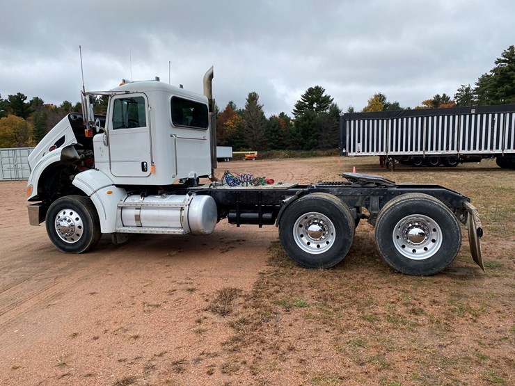 2012-peterbilt-384-image-10