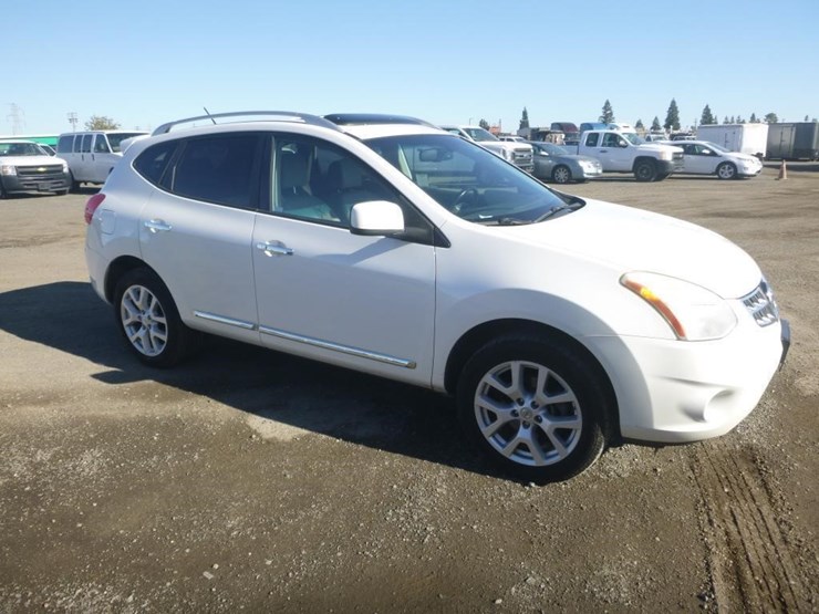 2011-nissan-rogue-image-2