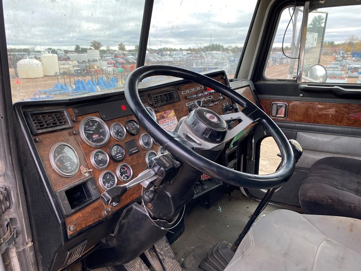 peterbilt-357-image-28