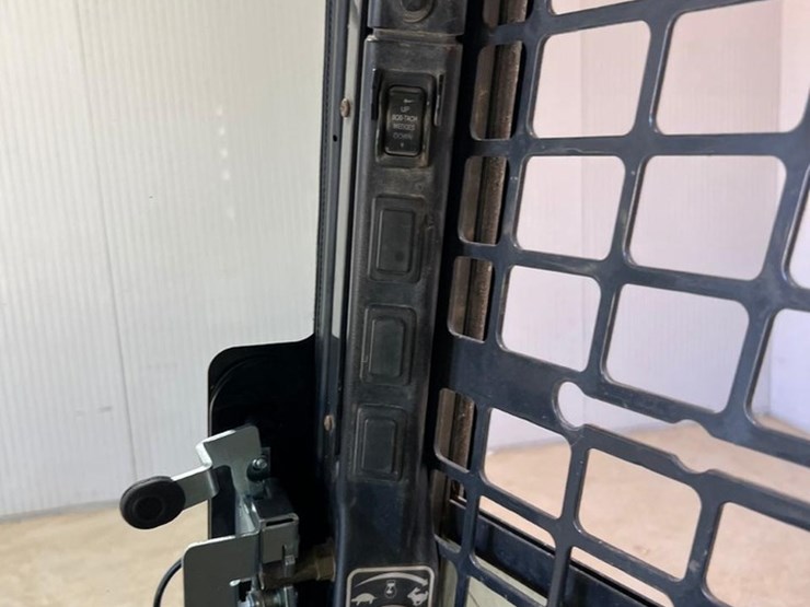 2016-bobcat-t650-image-28