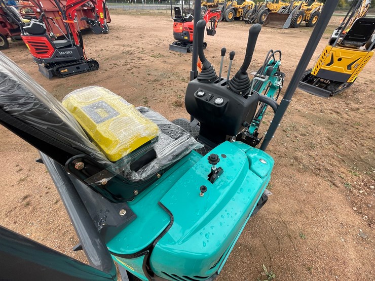 #1797-•-agt-qk16r-mini-excavator-image-9