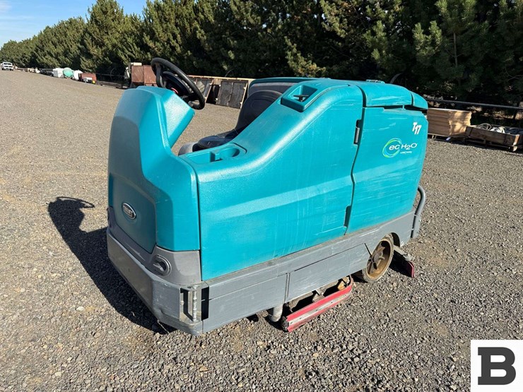 tennant-t7-ech20-floor-scrubber-image-1
