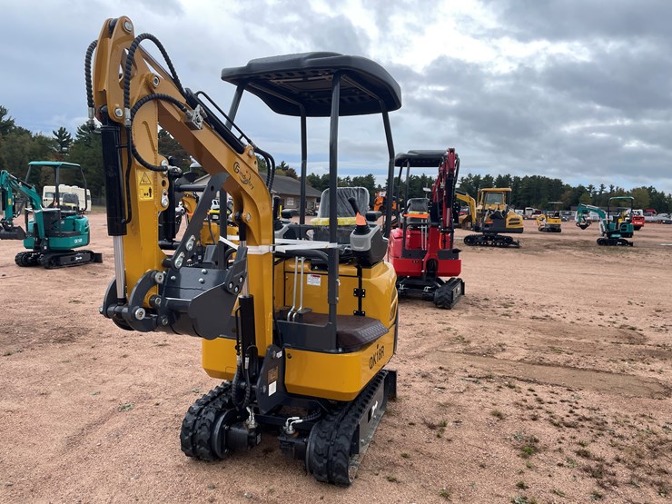 #1795-•-agt-qk18r-mini-excavator-image-1