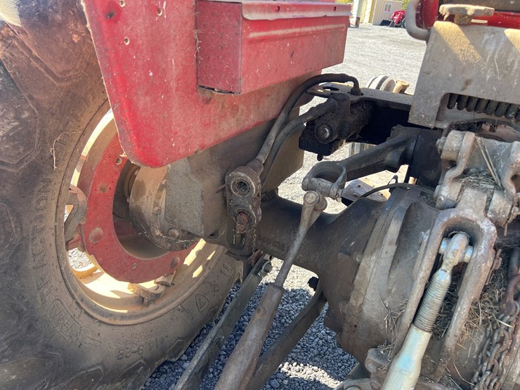 massey-ferguson-165-image-12