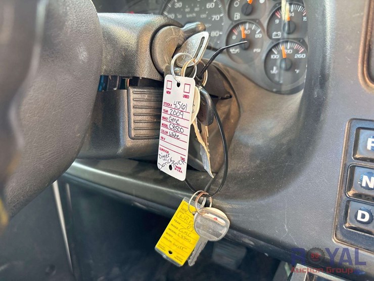 2009-gmc-c8500-altec-dm47-47ft-insulated-derrick-digger-truck-image-71