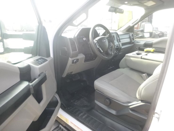 2018-ford-f550-image-13