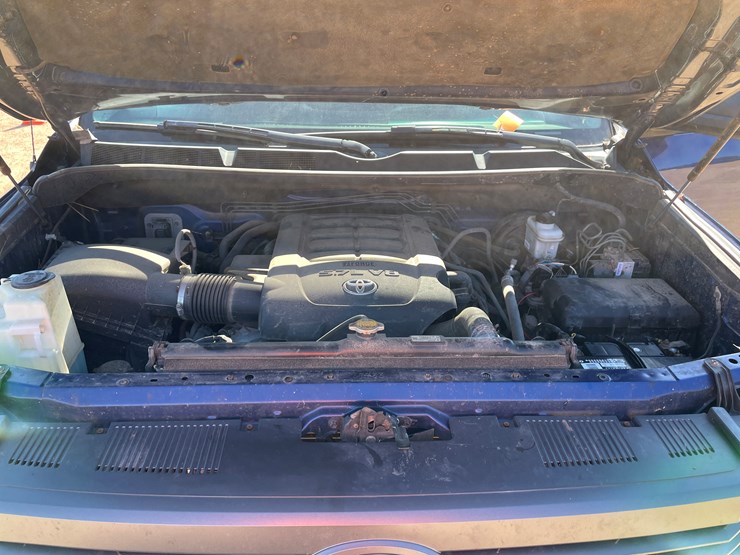 2015-toyota-tundra-sr5-image-42