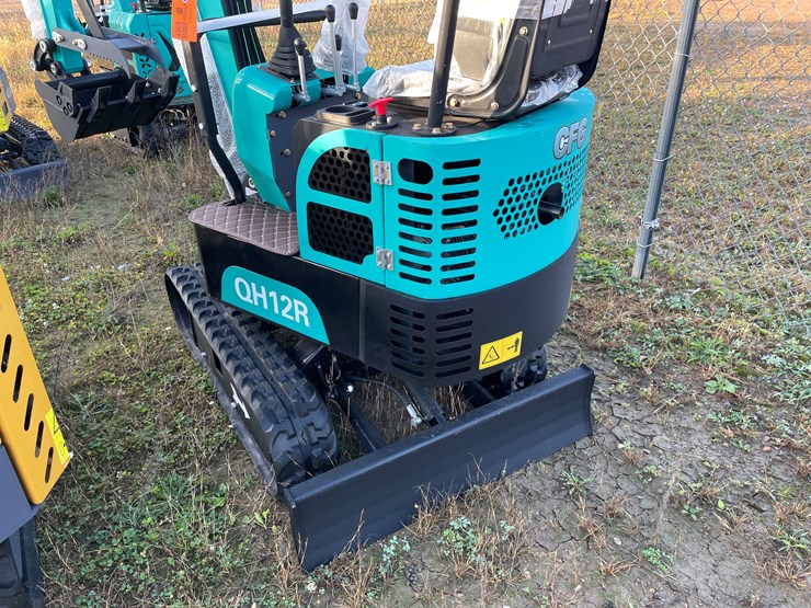 #1694-•-agt-qh12r-mini-excavator-image-6