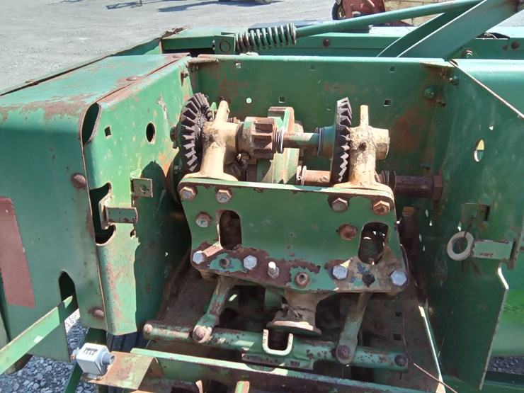 john-deere-338-image-5