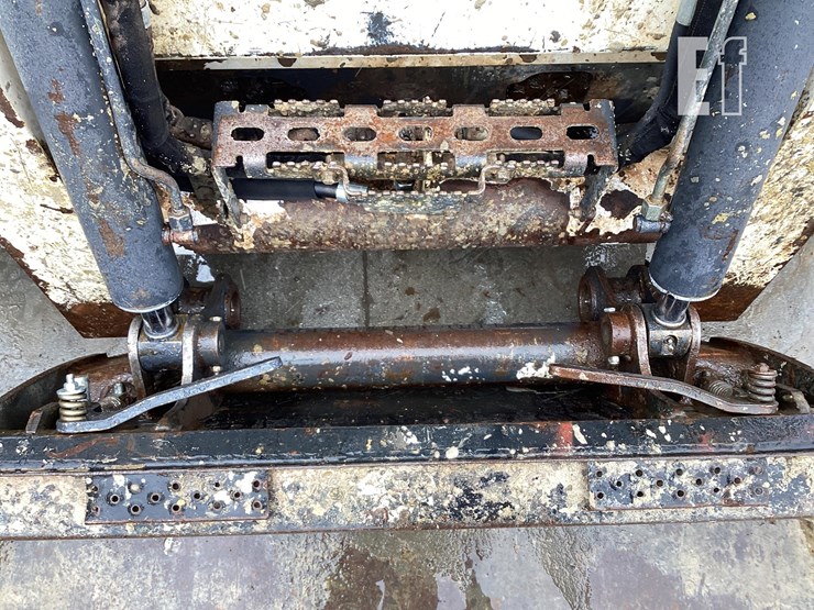 2015-bobcat-s650-image-10