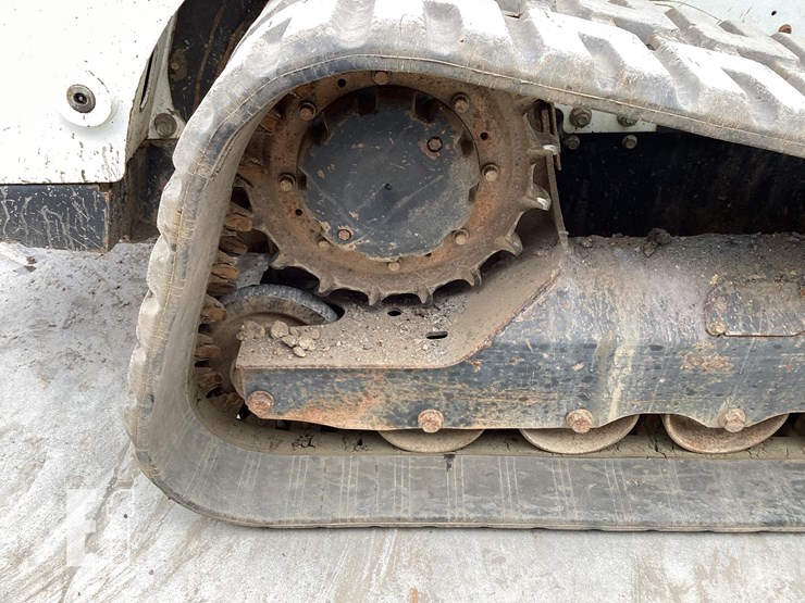 2019-bobcat-t740-image-12