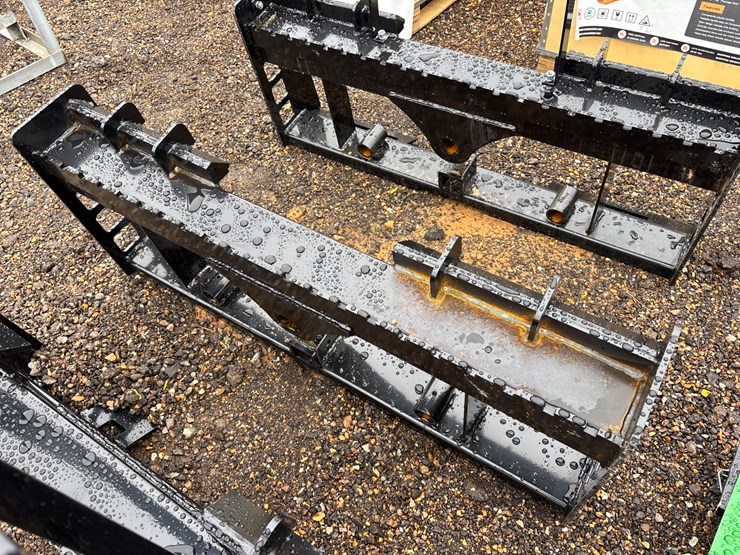 #37-•-skid-steer-pallet-fork/hay-spear-frame-image-2