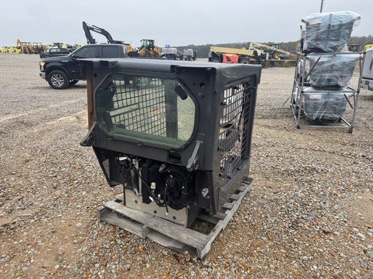 #4927-•-kubota-ssv-65-image-4