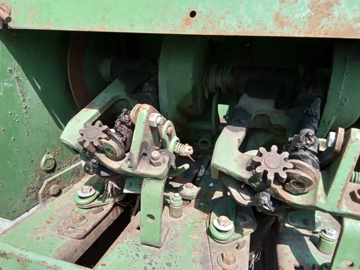 john-deere-336-image-5