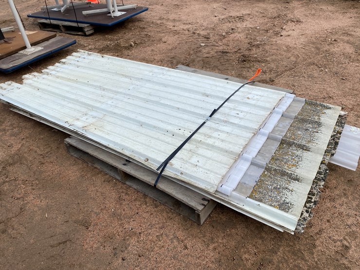 #3395-•-pallet-of-plastic-siding-image-3