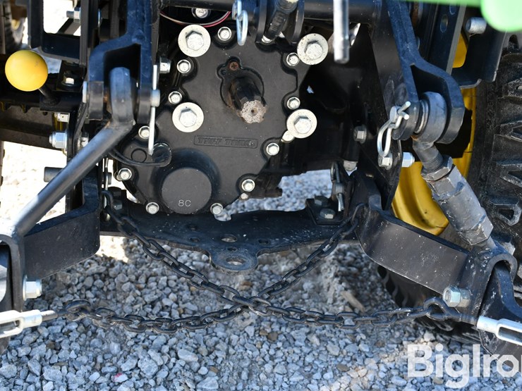 2018-john-deere-x758-image-17