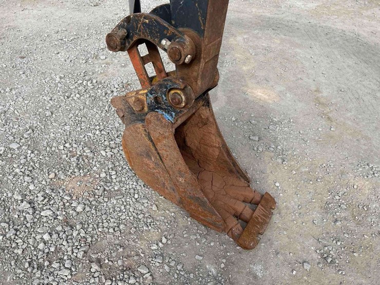 2013-deere-35d-image-16