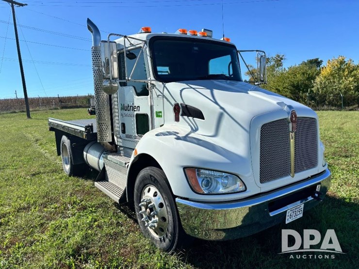 2013-kenworth-t370-image-16