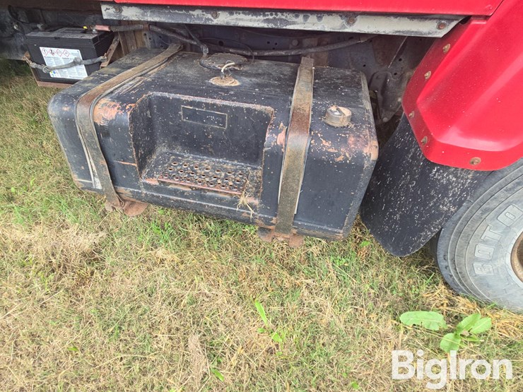 1976-ford-700-image-10