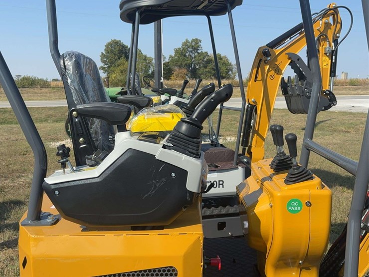 mini-excavator-mx12rx-image-31