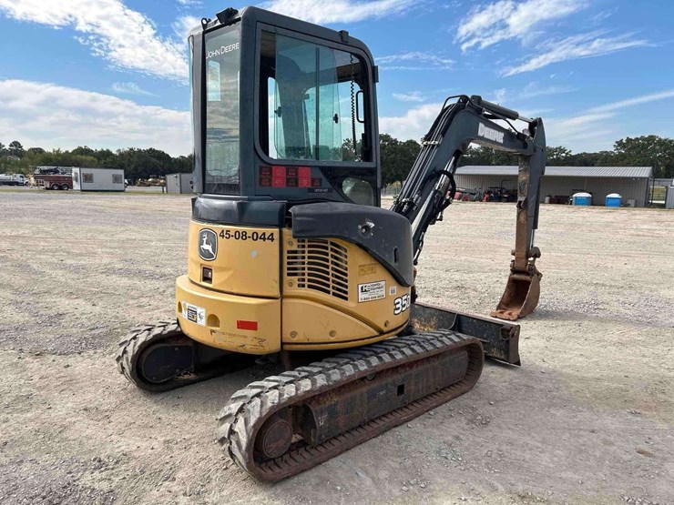 2013-deere-35d-image-3