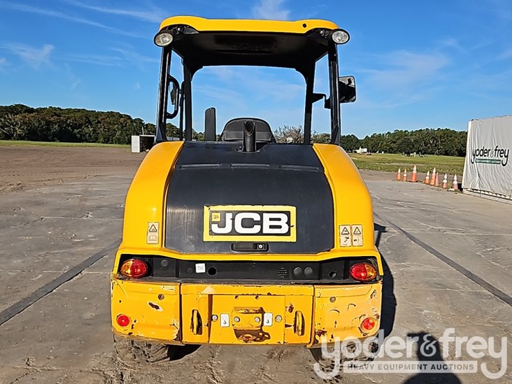 2021-jcb-407-image-10