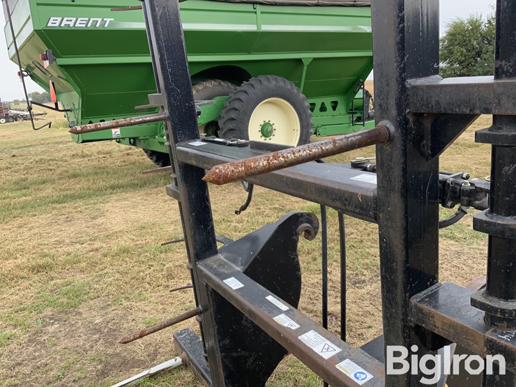 dymax-bale-spear-wheel-loader-attachment-image-16