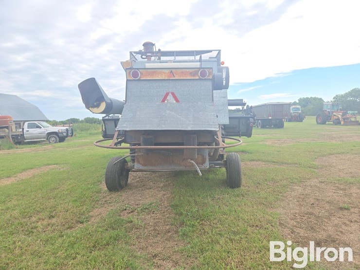 1976-gleaner-m-image-6