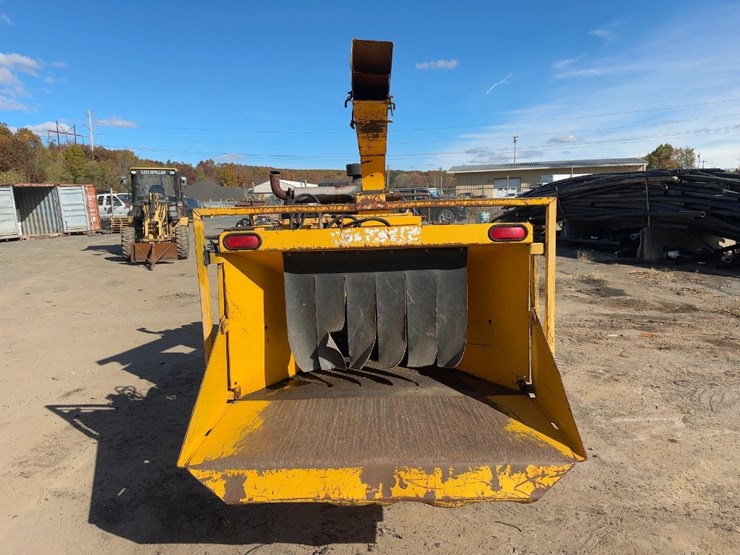 2002-woodsman-15xtreme-tow-behind-wood-chipper-image-4