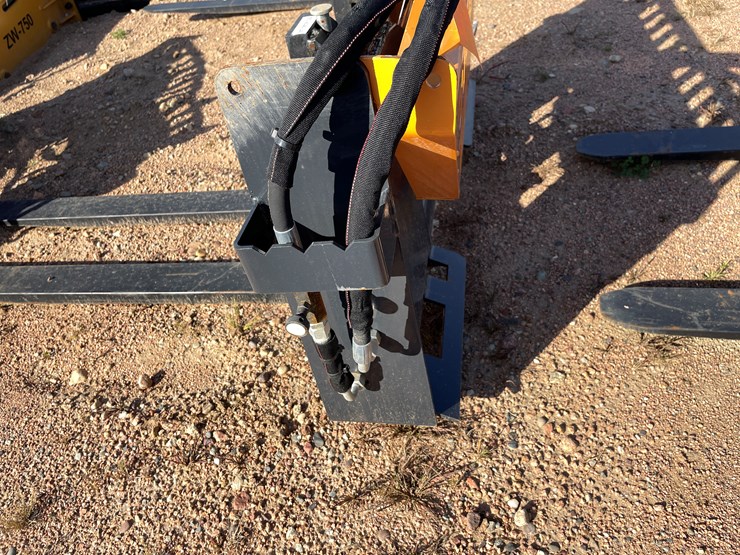 #4089-•-wolverine-pallet-fork-hydraulic-adjustable-attachment-image-3