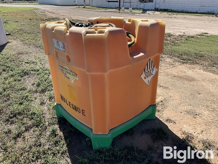 monsanto-250-gallon-liquid-fertilizer-poly-shuttle-image-5